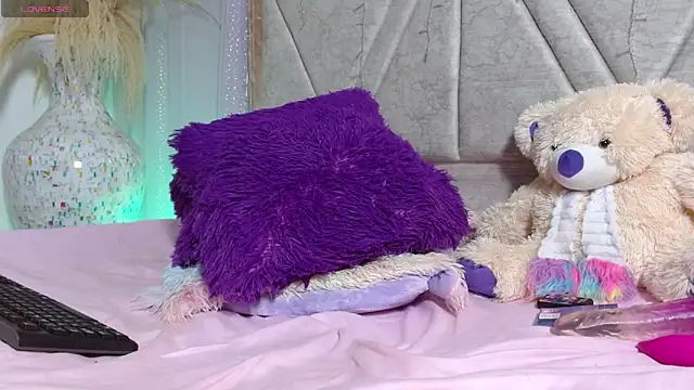 Carolinagarcia12345 online show from April 2026 07:45:01 AM