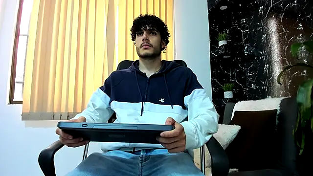 Rafael Mendezz online show from November 2025 08:42:01 PM