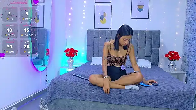 Soffia Konig  online show from April 2026 12:24:01 PM