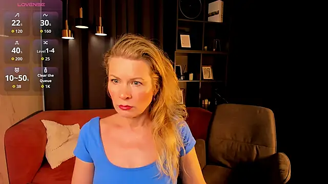 Julia Giulia online show from April 2026 04:04:01 PM