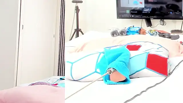 Alani Queen online show from October 2025 08:09:01 PM