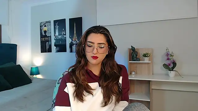 Snapshot of madame_lottie chatting on September 2025 12:28:02 PM madame lottie online show from September 2025 12:28:02 PM
