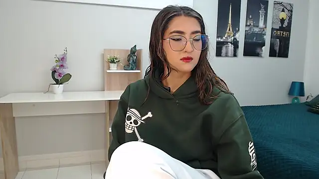 Snapshot of madame_lottie chatting on October 2025 12:27:01 PM madame lottie online show from October 2025 12:27:01 PM