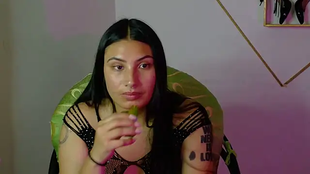 Snapshot of Linda_andrew chatting on February 2026 06:45:01 PM Linda andrew online show from February 2026 06:45:01 PM