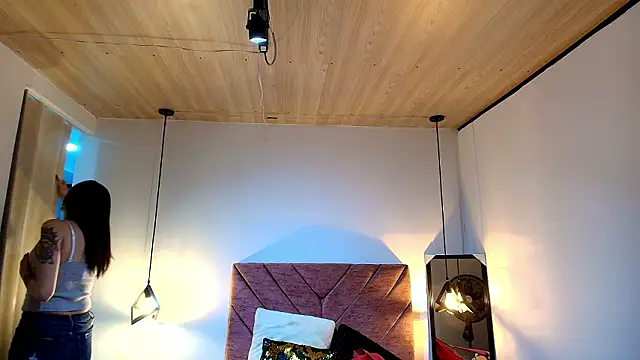 Hanna Lee   online show from February 2026 08:01:02 PM