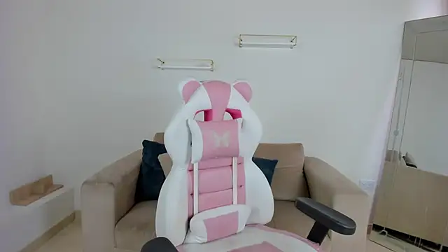 april smiith online show from December 2025 12:58:02 PM