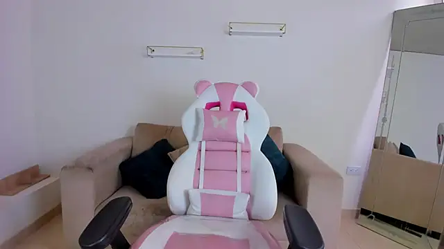 april smiith online show from December 2025 12:34:02 PM