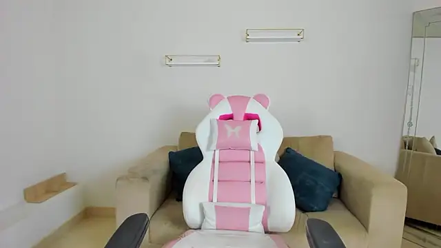 april smiith online show from February 2026 12:21:01 PM