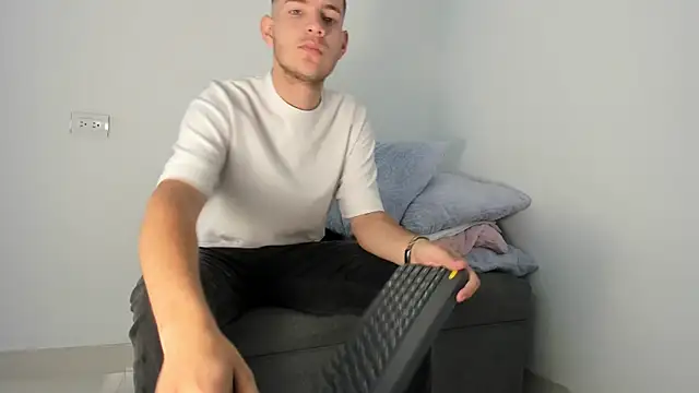 lara and danny online show from October 2025 02:38:01 PM