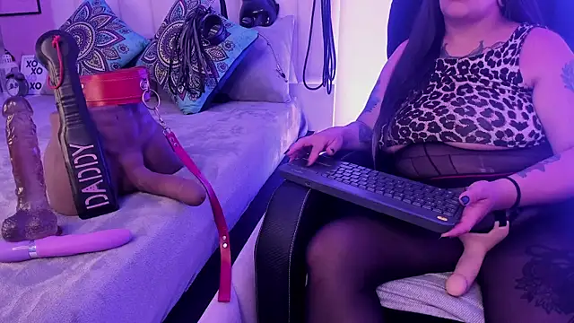 Snapshot of Violett_Novoa chatting on September 2025 12:20:01 PM Violett Novoa online show from September 2025 12:20:01 PM