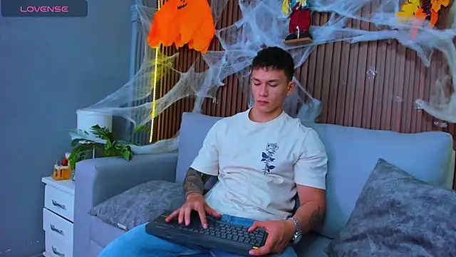 Thomas moon online show from October 2025 11:23:02 AM