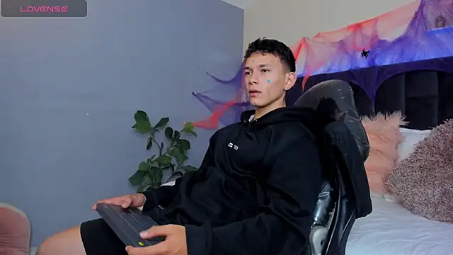 Thomas moon online show from October 2025 01:23:04 PM