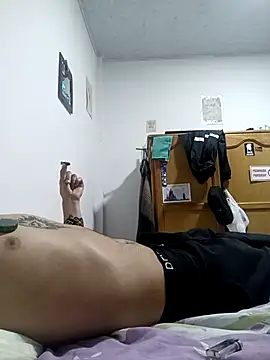 Snapshot of LatinHeatX chatting on September 2025 10:27:01 AM LatinHeatX online show from September 2025 10:27:01 AM