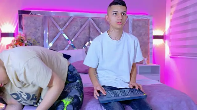 NickandAbby  online show from October 2025 12:13:02 PM