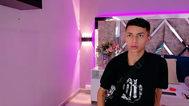 NickandAbby  online show from January 2026 08:22:01 PM