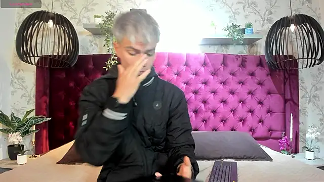 Snapshot of nicktorn chatting on February 2026 12:01:02 PM nicktorn online show from February 2026 12:01:02 PM