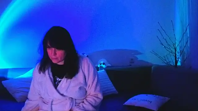 Bella Hillss online show from February 2026 07:07:01 PM