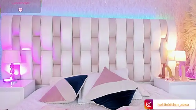 Viollet xoxo online show from February 2026 07:37:02 PM