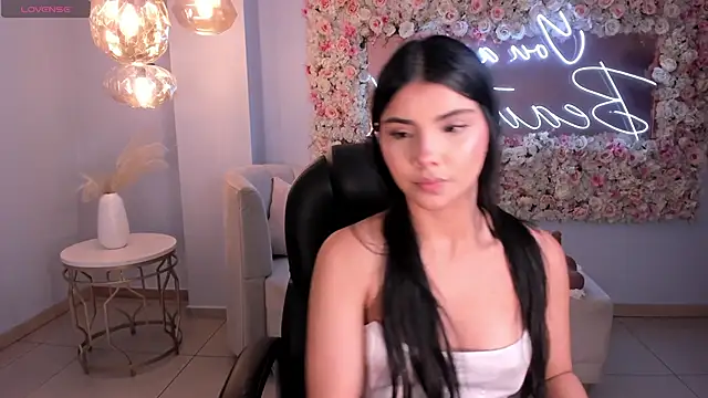 MiaLaurence online show from March 2026 07:08:01 PM