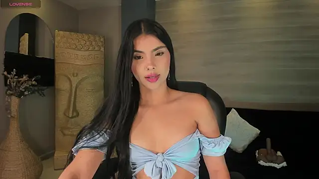 MiaLaurence online show from April 2026 07:14:01 PM