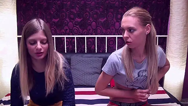 Snapshot of BlondeWitches chatting on September 2025 03:28:02 PM BlondeWitches online show from September 2025 03:28:02 PM