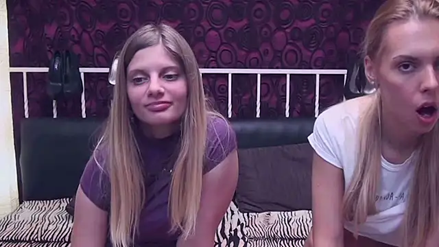 Snapshot of BlondeWitches chatting on October 2025 04:46:01 AM BlondeWitches online show from October 2025 04:46:01 AM