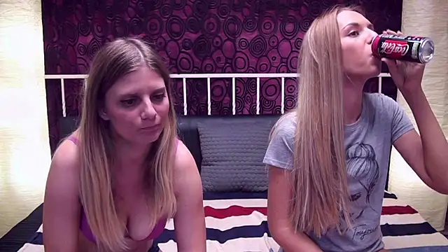 Snapshot of BlondeWitches chatting on November 2025 12:42:01 AM BlondeWitches online show from November 2025 12:42:01 AM