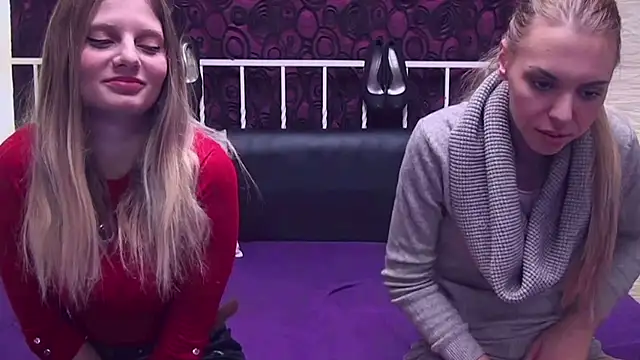 Snapshot of BlondeWitches chatting on November 2025 10:04:01 AM BlondeWitches online show from November 2025 10:04:01 AM