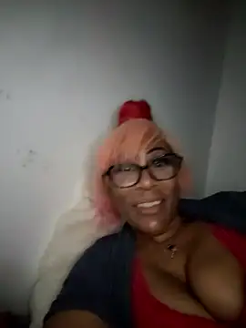 Snapshot of iamlalamilano chatting on April 2026 10:52:01 PM iamlalamilano online show from April 2026 10:52:01 PM