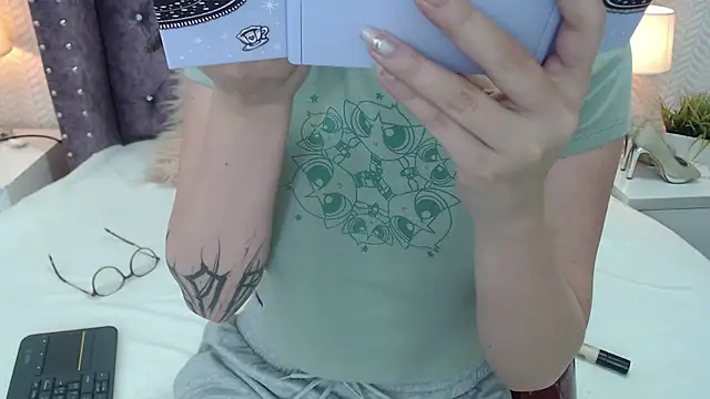 RavenLove  online show from September 2025 02:00:02 PM