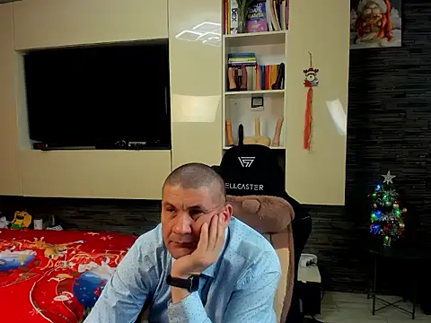 SpartacusDaddy48 online show from January 2026 06:00:02 PM