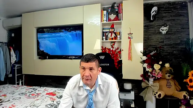 SpartacusDaddy48 online show from April 2026 10:36:02 PM