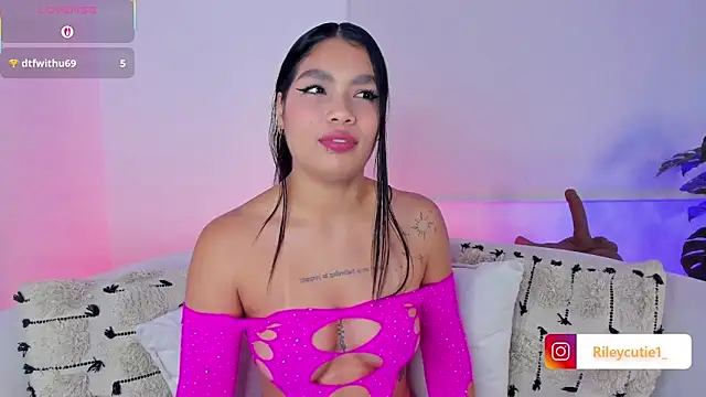 Cutie Riley online show from November 2025 02:33:01 PM