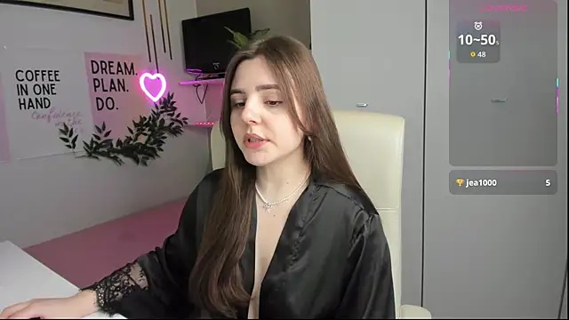 Snapshot of LiaWoow chatting on September 2025 06:46:01 AM LiaWoow online show from September 2025 06:46:01 AM