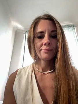 LucieMack online show from September 2025 09:09:01 AM