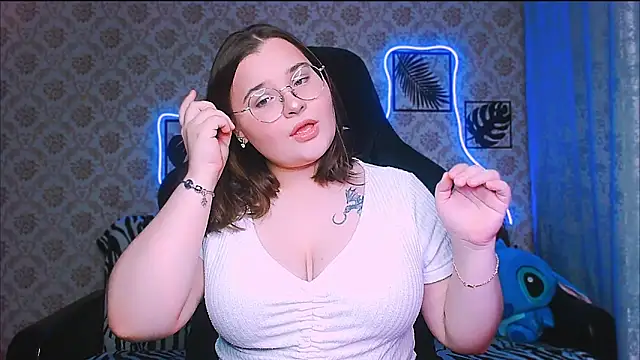 InLoveWithLife26 online show from October 2025 07:25:02 PM