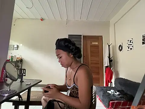 Snapshot of PinayLina18 chatting on June 2026 04:18:02 AM PinayLina18 online show from June 2026 04:18:02 AM