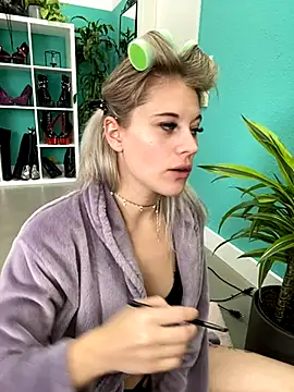 Snapshot of TheRealJessyLey chatting on October 2025 09:17:01 AM TheRealJessyLey online show from October 2025 09:17:01 AM