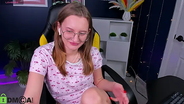 Maryyy May online show from October 2025 06:26:01 PM