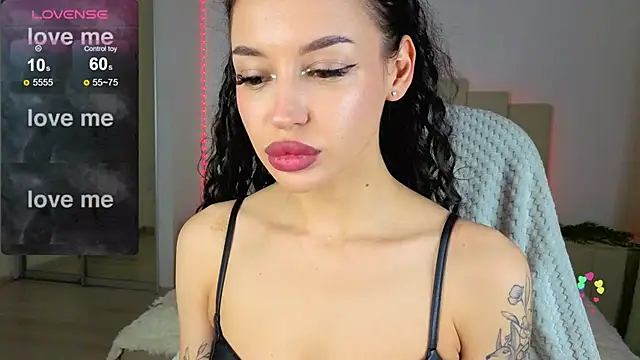 Snapshot of Alexa___Hill chatting on October 2025 01:06:02 AM Alexa Hill online show from October 2025 01:06:02 AM
