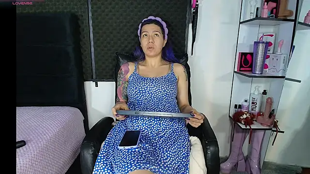 Snapshot of karlamoon23 chatting on March 2026 07:06:02 PM karlamoon23 online show from March 2026 07:06:02 PM