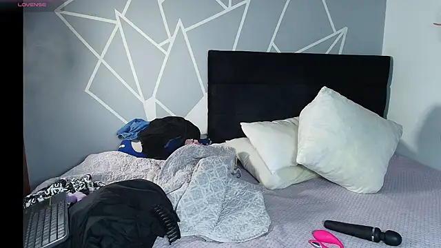 Snapshot of karlamoon23 chatting on March 2026 08:26:01 PM karlamoon23 online show from March 2026 08:26:01 PM