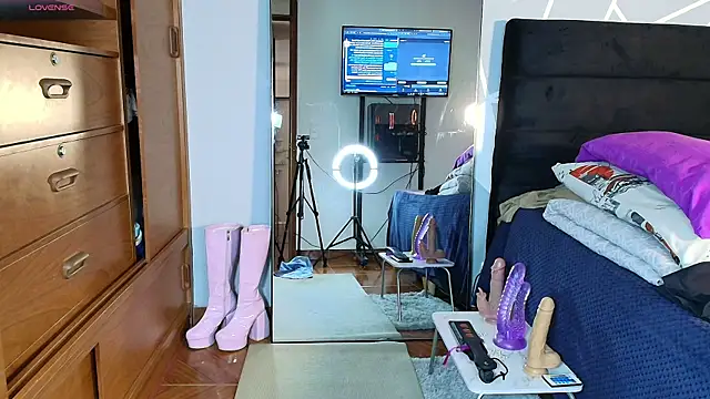 Snapshot of karlamoon23 chatting on April 2026 08:06:02 PM karlamoon23 online show from April 2026 08:06:02 PM