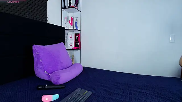 Snapshot of karlamoon23 chatting on April 2026 08:25:02 PM karlamoon23 online show from April 2026 08:25:02 PM