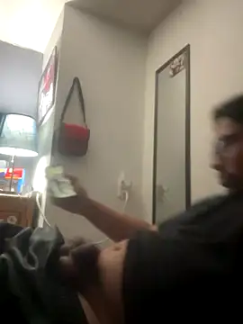 Snapshot of Ero_35 chatting on December 2025 05:37:02 AM Ero 35 online show from December 2025 05:37:02 AM