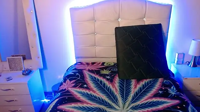 Snapshot of elapetitie chatting on November 2025 08:00:02 AM elapetitie online show from November 2025 08:00:02 AM