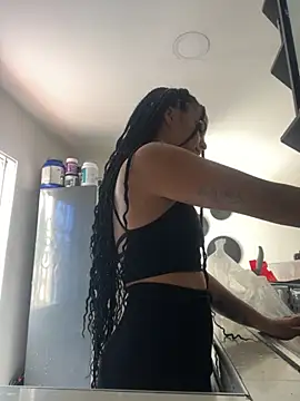 Samara Hadi  online show from October 2025 05:48:02 PM