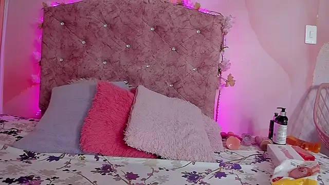 Mila grace  online show from November 2025 06:41:02 PM