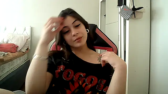 Snapshot of Becca_B chatting on September 2025 05:29:02 PM Becca B online show from September 2025 05:29:02 PM