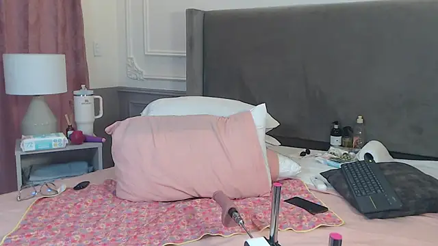 NatashaSilver online show from December 2025 09:42:01 PM